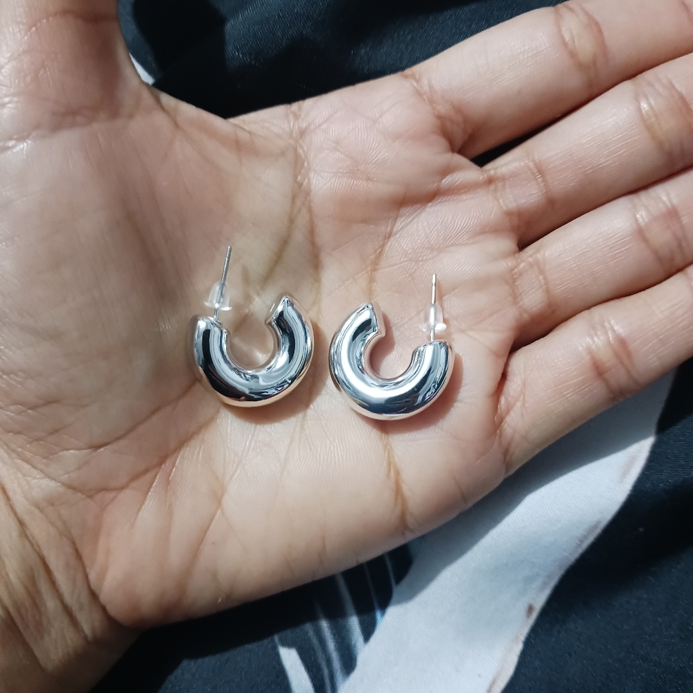 Women Silver Fashion Super mini Hoop Earrings - Picture 2 of 8